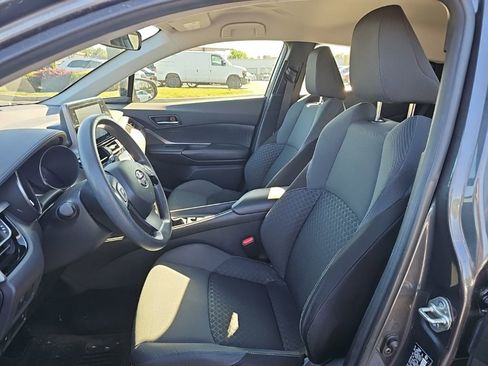 Used 2021 Toyota C-HR LE FWD image 3