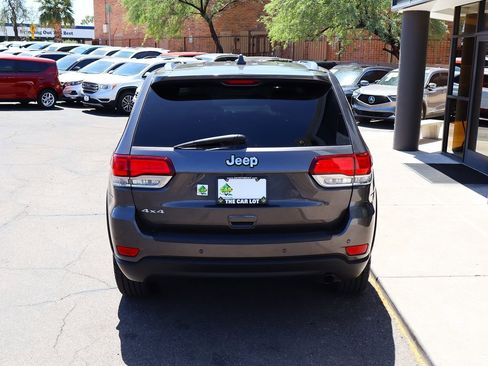 Used 2020 Jeep Grand Cherokee Laredo w/ 18" Wheel & 8.4" Radio Group AWD/4WD image 10