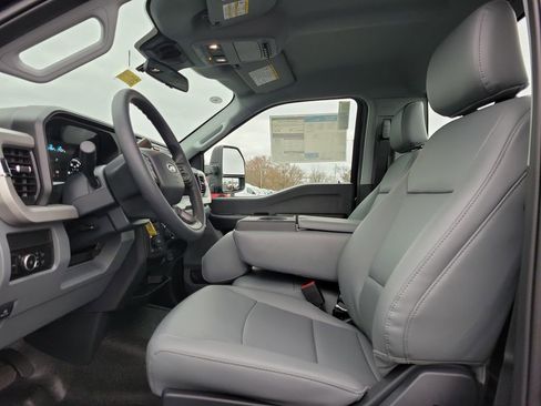 New 2026 Ford F250 XL w/ XL Off-Road Package AWD/4WD image 13