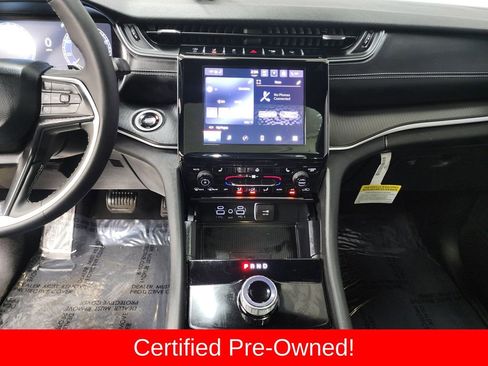 Certified 2025 Jeep Grand Cherokee Altitude AWD/4WD image 16