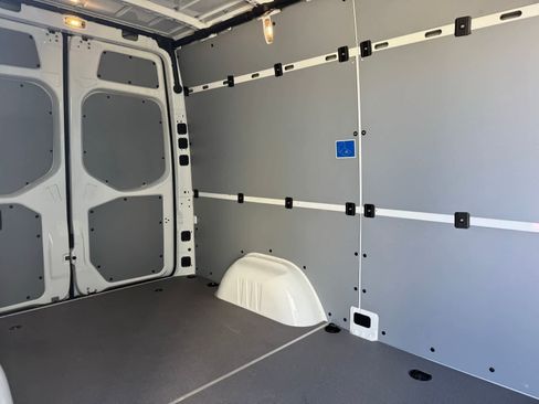 Used 2023 Mercedes-Benz Sprinter 2500 image 8