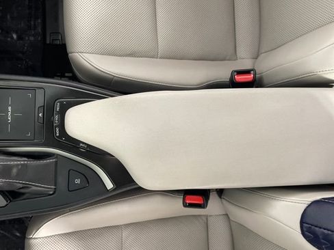 Used 2019 Lexus UX 200 w/ Premium Package image 24