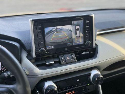 Used 2020 Toyota RAV4 Limited image 10