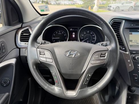 Used 2017 Hyundai Santa Fe Sport FWD image 17