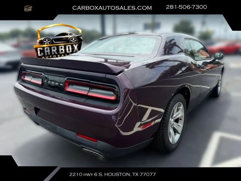 Used 2021 Dodge Challenger SXT RWD image 32