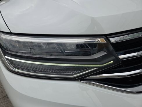Used 2024 Volkswagen Tiguan SE FWD image 5