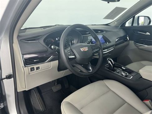 Certified 2022 Cadillac XT4 Luxury image 10