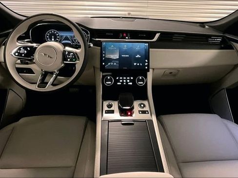 New 2026 Jaguar F-PACE R-Dynamic S image 6