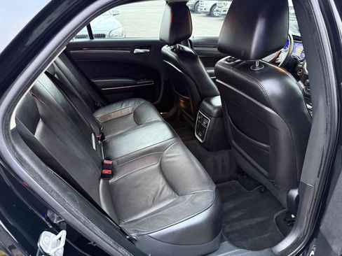 Used 2018 Chrysler 300 Limited image 16