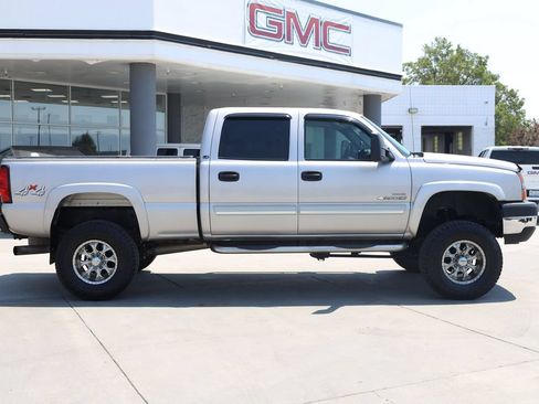 Used 2005 Chevrolet Silverado 2500 LS w/ Heavy-Duty Power Package AWD/4WD image 7
