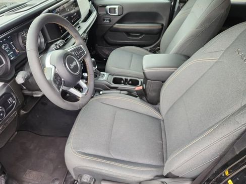 Used 2024 Jeep Wrangler Sahara image 9