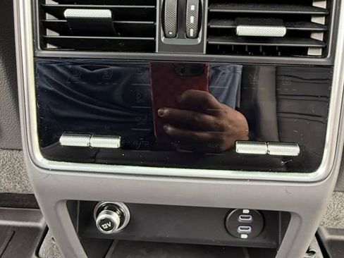 Used 2022 Porsche Cayenne E-Hybrid image 25