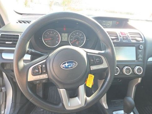 Used 2017 Subaru Forester 2.5i AWD/4WD image 12