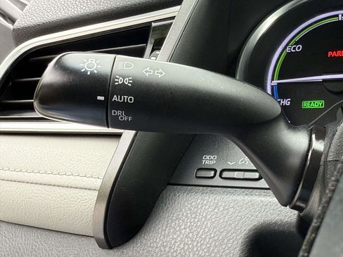 Used 2018 Toyota Camry SE FWD image 18