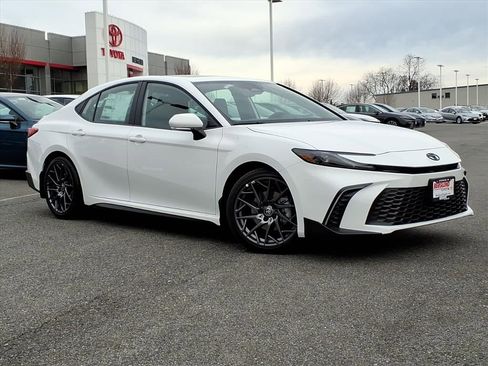 New 2026 Toyota Camry SE image 2