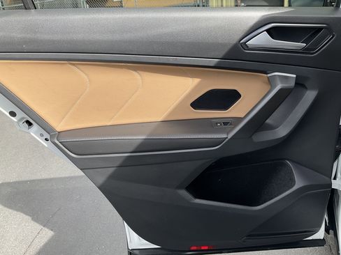 Used 2024 Volkswagen Tiguan SE image 32