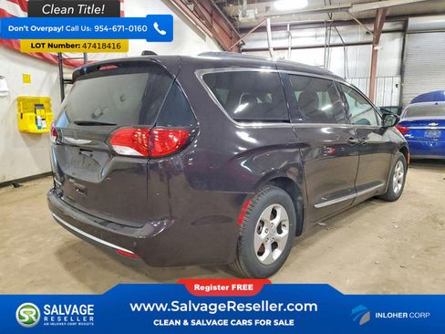 Used 2017 Chrysler Pacifica Touring-L Plus image 4
