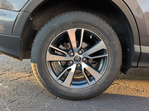 Used 2018 Toyota RAV4 XLE image 27