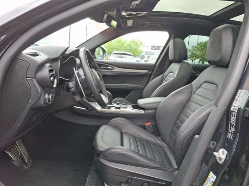 Used 2023 Alfa Romeo Stelvio Veloce AWD/4WD image 13