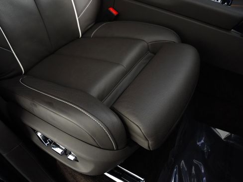 Used 2023 Rolls-Royce Cullinan w/ Cullinan Package image 33