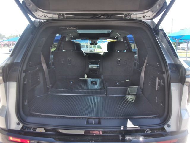 Used 2026 Chevrolet Traverse High Country w/ LPO, Floor Liner Package AWD/4WD image 29