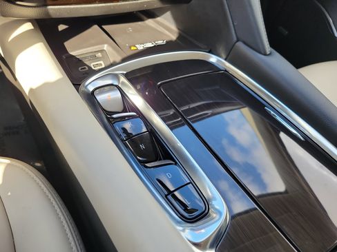 Used 2024 Buick Enclave Premium image 23