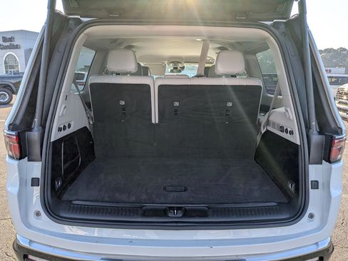 Certified 2024 Jeep Wagoneer Series II image 27