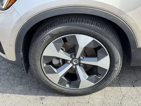 Certified 2023 Volvo XC40 B5 Plus w/ Driver Assist Package AWD/4WD image 8