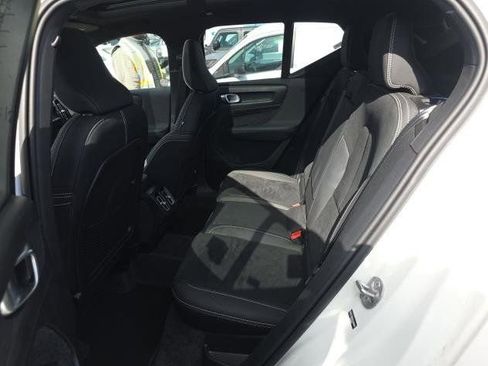 Used 2025 Volvo XC40 B5 Plus image 8