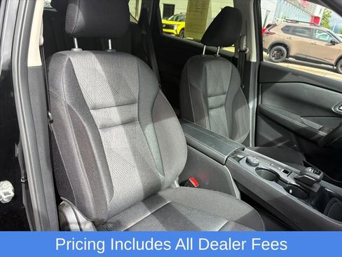 Used 2025 Nissan Rogue SV AWD/4WD image 19