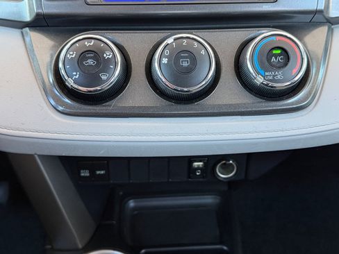 Used 2013 Toyota RAV4 LE AWD/4WD image 16