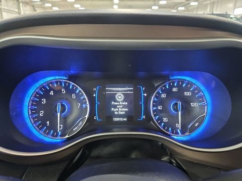 Used 2018 Chrysler Pacifica Touring-L image 19