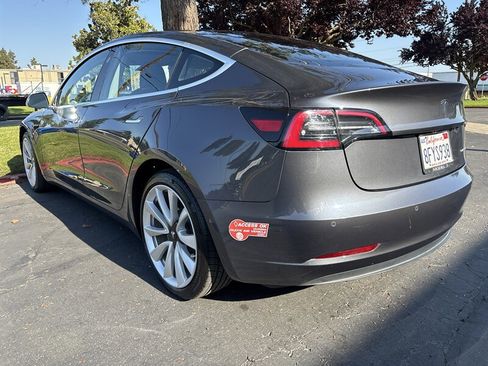 Used 2018 Tesla Model 3 Long Range AWD/4WD image 9