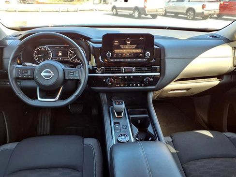 Used 2024 Nissan Pathfinder SV image 21