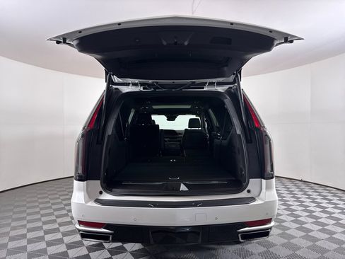 Used 2022 Cadillac Escalade ESV Premium Luxury image 7