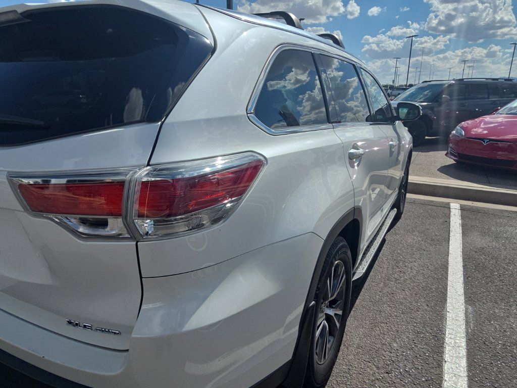 Used 2016 Toyota Highlander XLE AWD/4WD image 5