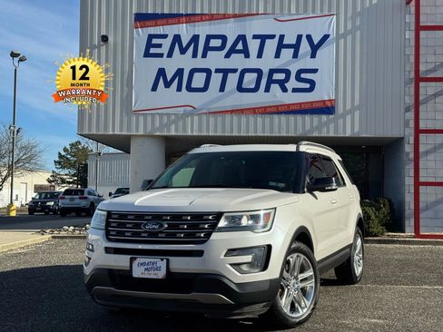 Used 2017 Ford Explorer XLT w/ Equipment Group 202A image 1