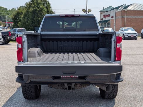 Used 2024 Chevrolet Silverado 2500 ZR2 w/ Technology Package AWD/4WD image 15