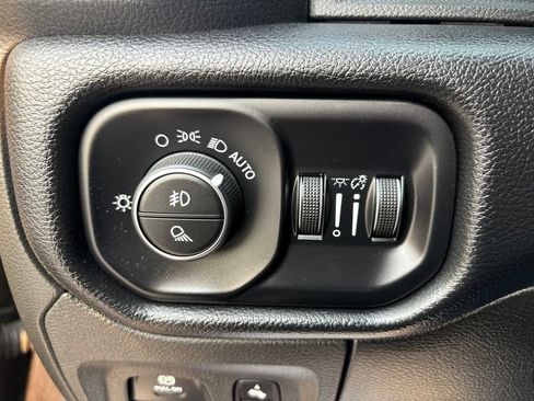 Used 2019 RAM 1500 Big Horn AWD/4WD image 13