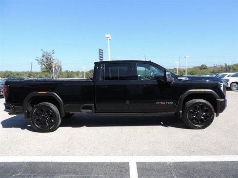 Certified 2024 GMC Sierra 2500 AT4 w/ AT4 Premium Plus Package image 4