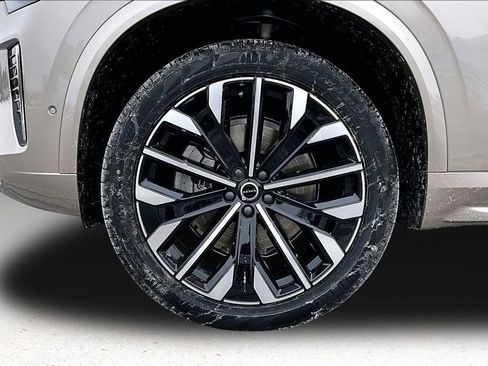 New 2026 Volvo XC90 B6 Plus w/ Protection Package Premier AWD/4WD image 13