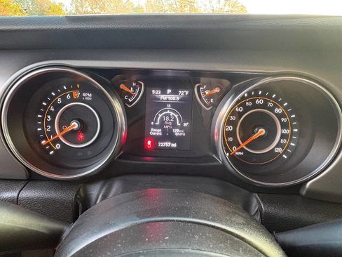 Used 2023 Jeep Gladiator Sport image 18