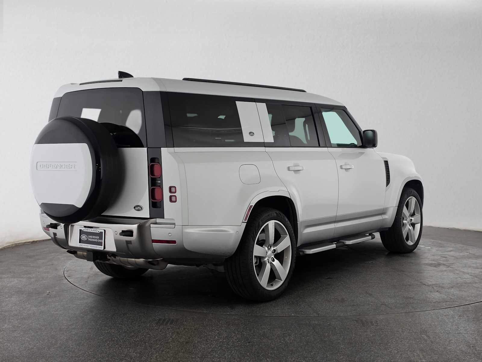 Used 2023 Land Rover Defender 130 First Edition AWD/4WD image 5