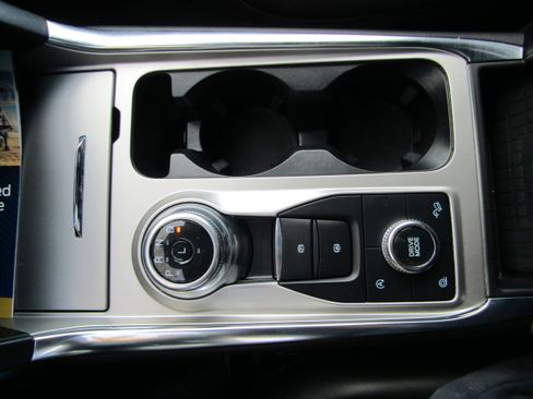 Certified 2023 Ford Explorer XLT w/ Equipment Group 202A image 33