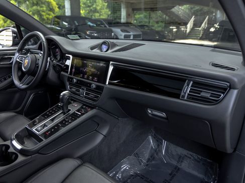 Certified 2023 Porsche Macan AWD/4WD image 56