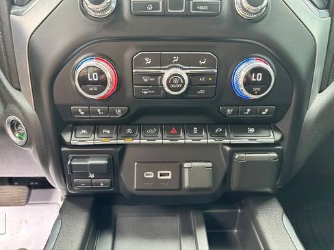 Used 2021 GMC Sierra 1500 SLT w/ SLT Premium Plus Package AWD/4WD image 19