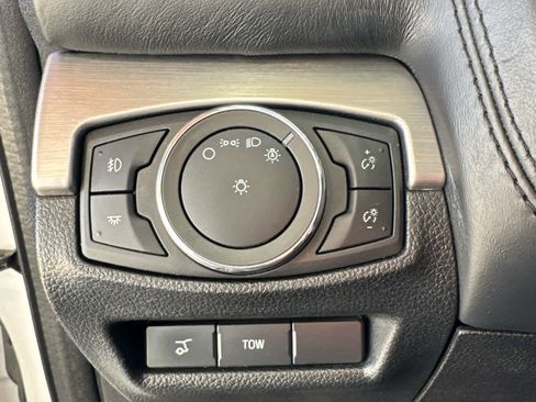 Used 2017 Ford Explorer Platinum image 17