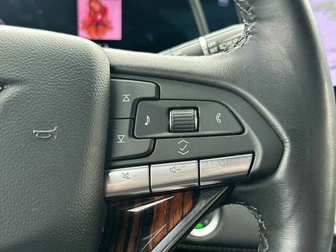 Used 2024 Cadillac Escalade Premium Luxury image 32