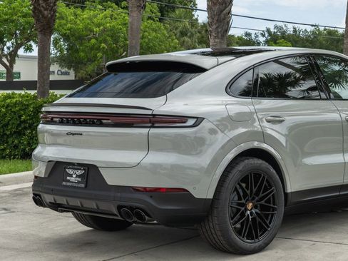 Used 2025 Porsche Cayenne Coupe AWD/4WD image 7