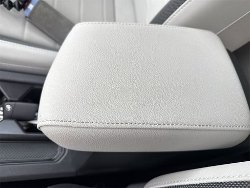 New 2025 Volkswagen Taos SE image 37